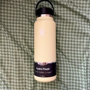 NWT Hydro Flask 40oz